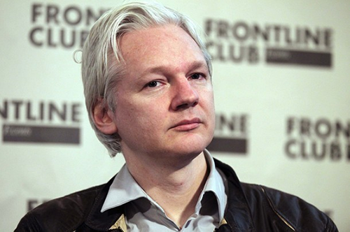 Ecuador da asilo a Julian Assange