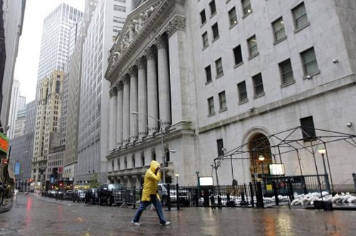 Wall Street por primera vez en 27 años cierra por factores climáticos.