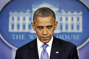 El presidente Obama anunció que el huracán Sandy no afectará la recta final de su campaña presidencial.