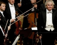 Entre los posibles sucesores se baraja el nombre de Gustavo Dudamel, amigo de Rattle y presencia frecuente en la Filarmónica de Berlín