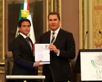 Rafael Moreno Valle durante su la entrega de su informe en el Congreso Local.