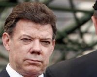 El presidente colombiano Juan Manuel Santos pidió mantener la línea de Hugo Chávez, quien colaboró a que haya un diálogo con la guerrilla más antigua de América Latina, las FARC.