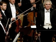 Entre los posibles sucesores se baraja el nombre de Gustavo Dudamel, amigo de Rattle y presencia frecuente en la Filarmónica de Berlín