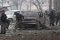 Un grupo de fuerzas de seguridad revistan el sitio de un ataque con un carro bomba en Kabul este miércoles. 