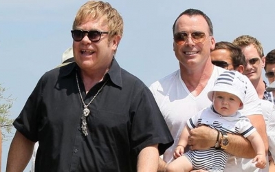 Elton John, de 65 años, contrajo en 2005 matrimonio civil con el cineasta canadiense David Furnish