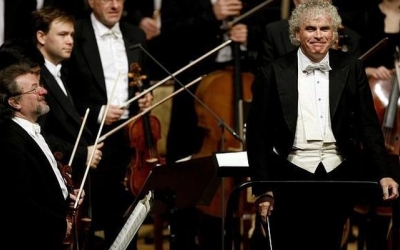 Entre los posibles sucesores se baraja el nombre de Gustavo Dudamel, amigo de Rattle y presencia frecuente en la Filarmónica de Berlín