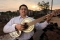 El Museo de Instrumentos Musicales de Phoenix, Arizona, les compró dos chelos e igual cantidad de guitarras, trompetas, violines y saxos soprano