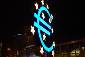 Un año antes la inflación interanual era del 2.7% en los países que comparten la moneda única y del 3.0% en los Veintisiete.