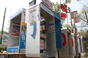 Casetas telefónicas fuera de uso.